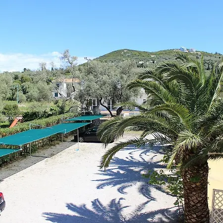 Melisti 3* Tsoukaládhes