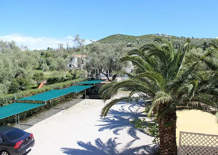 Melisti 3* Tsoukaladhes