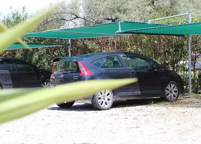 Melisti Tsoukaladhes